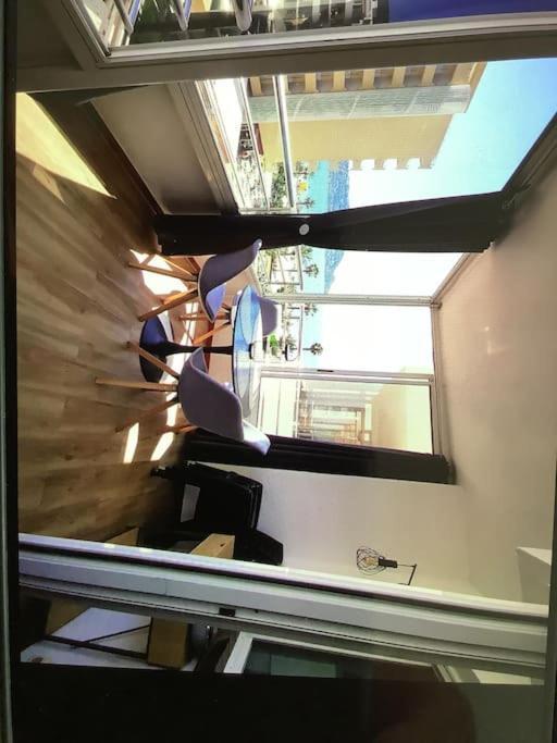 Spacieux Appartement Rose Front Mer Et Piscine Roses Exterior foto